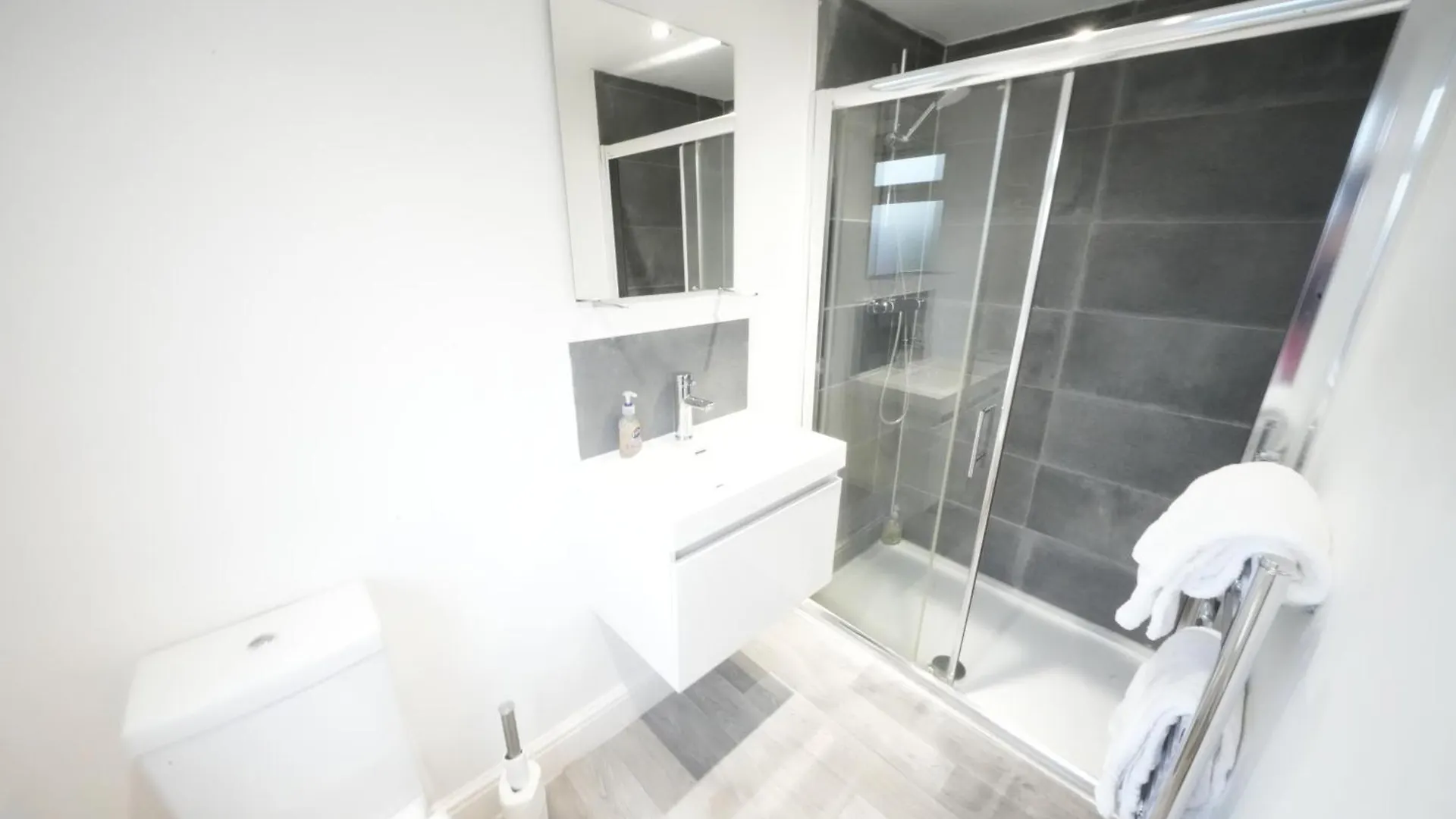 Grand Airport Ensuites Harmondsworth