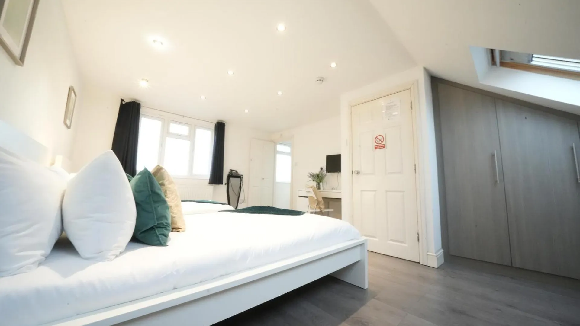 Ubytování v soukromí Grand Airport Ensuites Harmondsworth