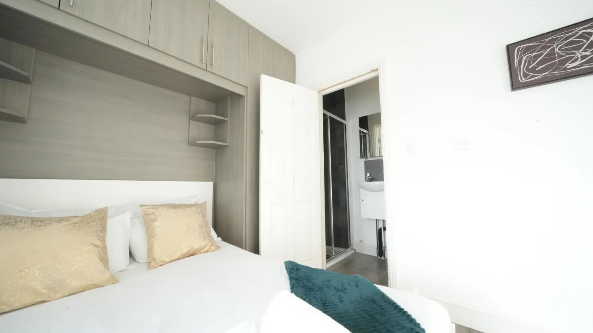 Grand Airport Ensuites Harmondsworth